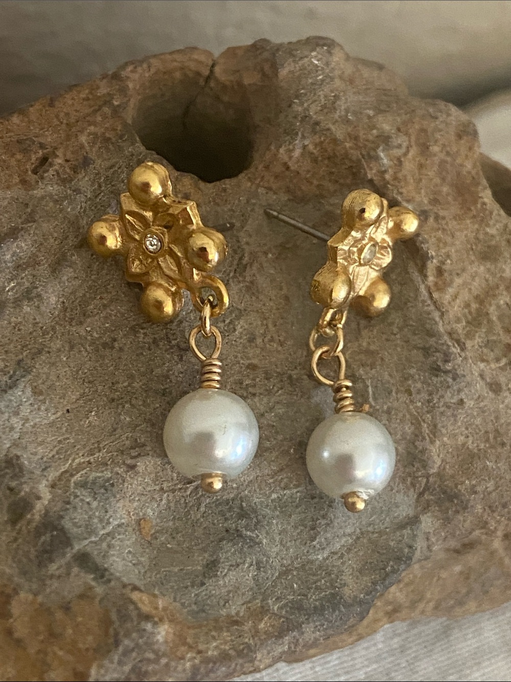 Vintage 80s Gold Tone Faux Pearl Drop Stud Earrings